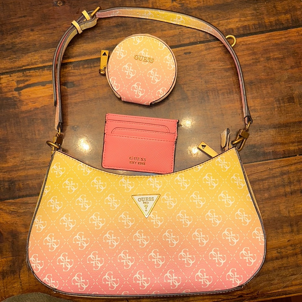 New Guess Purse with coin purse and credit card holder and dust bag